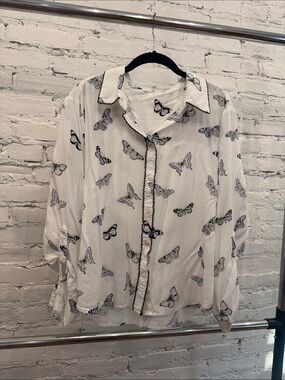 Jane and Delancey White Butterfly Print Button-Down Blouse